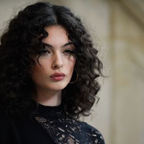 Deva Cassel, υποκλινόμαστε