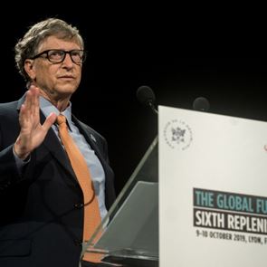 Η απάντηση του Bill Gates στις θεωρίες συνωμοσίας για το εμβόλιο του κορονοϊού