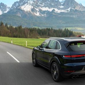 Οδηγώντας τη νέα Porsche Cayenne στη Λειψία