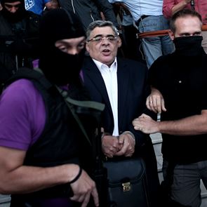 Η Χρυσή Αυγή δεν λερώνει πια τη Βουλή