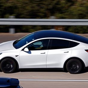 Τι σημαίνει η επανεκλογή του Trump για τα ηλεκτρικά αυτοκίνητα, την Tesla και τον Elon Musk