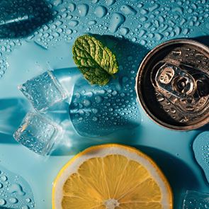 Μπύρα vs αναψυκτικά: Με τι διψάμε λιγότερο στη ζέστη