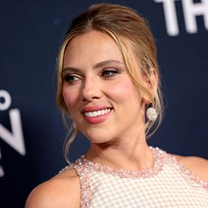 H περίεργη ερωτική σκηνή της Scarlett Johansson με τον Joaquin Phoenix