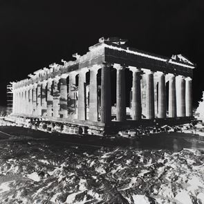 Η Vera Lutter και τα σπαράγματα του παρελθόντος χρόνου