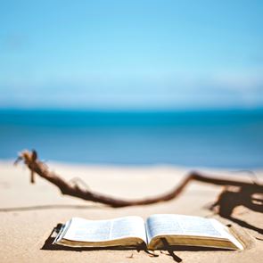 Σπουδαία μυθιστορήματα με φόντο την παραλία