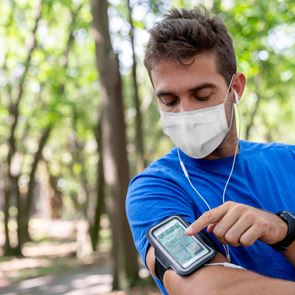 Ο πραγματικός κίνδυνος με τους ασυμπτωματικούς φορείς του κορονοϊού
