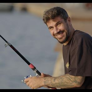 Ο Άκης Πετρετζίκης πάει &lt;em>Netflix&lt;/em>