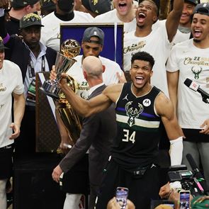 O Γιάννης Αντετοκούνμπο και τα απίθανα ρεκόρ της ζωής