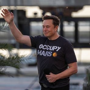 Πρώην του Elon Musk δημοπράτησε φωτογραφίες του από τη σχολή