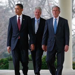 Barack Obama, George W. Bush και Bill Clinton δηλώνουν έτοιμοι να εμβολιαστούν