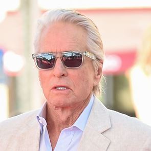 Ο Michael Douglas γνωρίζει πώς να είναι διακριτικά εκκεντρικός