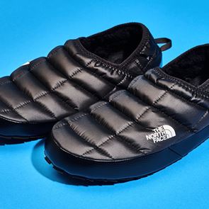 Παπούτσια που θυμίζουν μπουφάν για τα πόδια, γιατί όχι