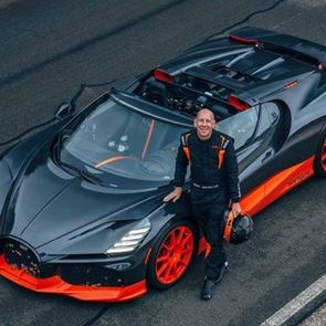 Πώς είναι να οδηγείς με 490 km/h-Ο άνθρωπος πίσω από το ρεκόρ αποκαλύπτει τα μυστικά