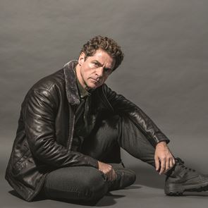 Ο Δημήτρης Λάλος επέλεξε τα διαχρονικά κομμάτια για κάθε χειμώνα