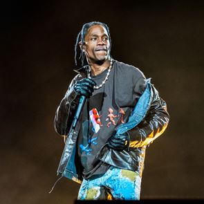 Σε άλλα νέα, ο Travis Scott συνελήφθη στο Παρίσι μετά από καυγά