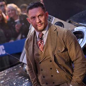 Γιατί κανείς δεν μοιάζει περισσότερο με James Bond από τον Tom Hardy