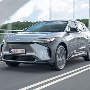 Γιατί η Toyota δεν ασχολήθηκε σοβαρά με τα ηλεκτρικά αυτοκίνητα