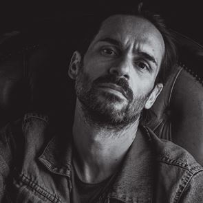 H σουρεάλ ζωή του Νίκου Πουρσανίδη