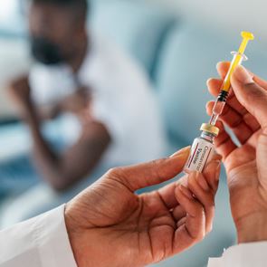 Αναγκαία η 3η δόση εμβολίου για τη μετάλλαξη Όμικρον