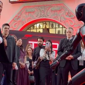 Tesla Optimus εναντίον Jared Leto στην πρεμιέρα Tron: Ares (video
