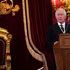 To Forbes αποκαλύπτει τη μυθική περιουσία του Καρόλου