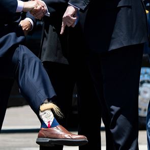 Η κόλαση υπάρχει και είναι αυτές οι κάλτσες με το &lt;em>μαλλί&lt;/em> του Donald Trump