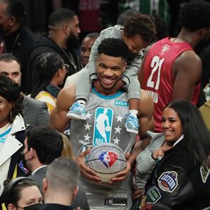 Γιατί η οικογένεια του Γιάννη Αντετοκούνμπο εγκατάσταθηκε στην Αθήνα