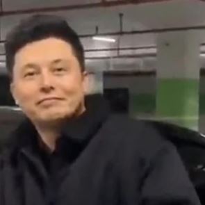 Ο Κινέζος κλώνος του <em>Elon</em> <em>Musk</em>