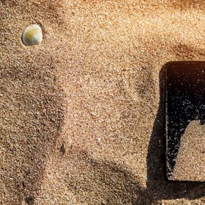 Πώς να προστατεύσεις το κινητό σου από την άμμο