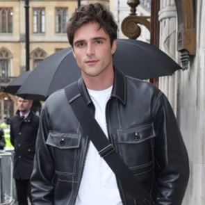 Η μικρή μαύρη τσάντα είναι σωτήρια. Θα την κρατούσες