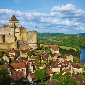 Πώς να μείνεις σε ένα κάστρο βγαλμένο από το House of the Dragon