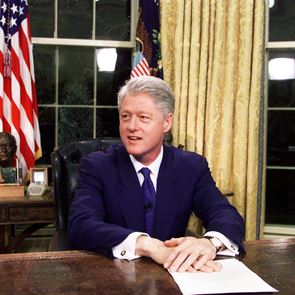 Τι γυρεύει ο Bill Clinton στα αρχεία Epstein