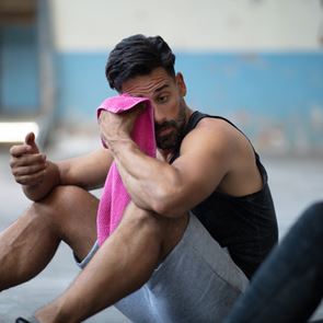 Σε τι ηλικία αρχίζεις να χάνεις μύες και πώς θα το σταματήσεις