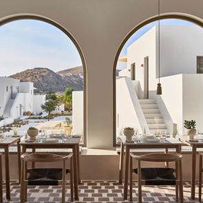 Κάτι νόστιμο μαγειρεύουν Γιάννης Κιόρογλου και Αλέξανδρος Τσιοτίνης στην Πάρο