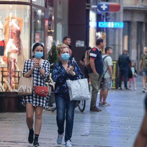 Κορονοϊός: 3.493 νέα κρούσματα και αύξηση στους θανάτους