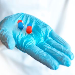 Pfizer εναντίον &lt;em>κορονοϊού&lt;/em>, αλλά με χάπι