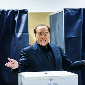 &quot;Έφυγε&quot; από τη ζωή ο Silvio Berlusconi