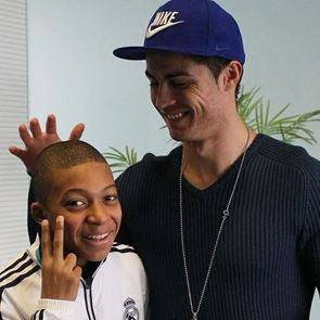 O Kylian Mbappé θαυμάζει τον Cristiano Ronaldo αλλά δε θέλει να τον δει χαρούμενο απόψε