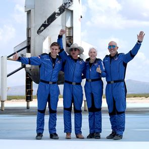 Η ατμόσφαιρα ηλεκτρισμένη για τον <em>Jeff</em> <em>Bezos</em> στο διάστημα