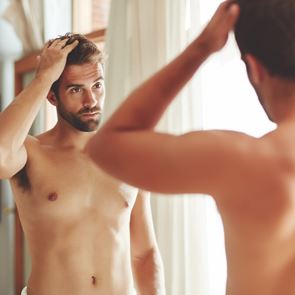 Τι σχέση έχει η τριχόπτωση με τον κορονοϊό