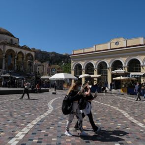 Στη δίνη του τέταρτου κύματος &lt;em>κορονοϊού&lt;/em>