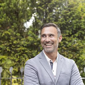 Ο Γιώργος Καπουτζίδης είναι ένας άνθρωπος που λέει ιστορίες