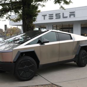 Τα Cybertruck του Elon Musk βοηθούν τους πληγέντες από τις φωτιές στο Λος Άντζελες