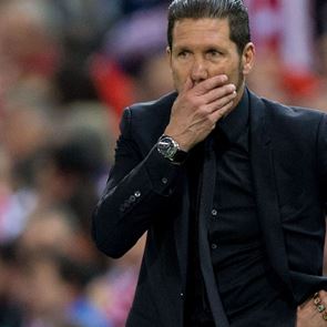 Μαύρο πουκάμισο: Διάσημοι άντρες δείχνουν πώς φοριέται σωστά και λάθος