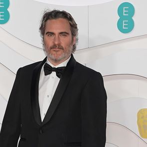 Στο κόκκινο χαλί των BAFTAs 2020