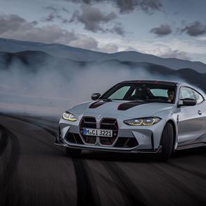 Ταχύτατη, ελαφριά και σέξι. Ή απλά BMW M4 CSL