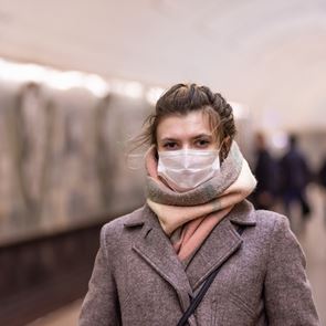 Η Daily Telegraph πλέκει το εγκώμιο των Ελλήνων για τη στάση τους στην καραντίνα