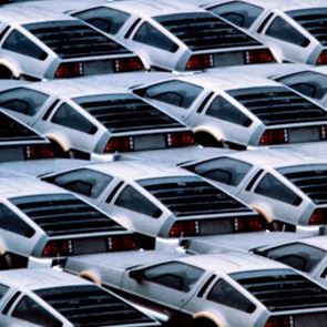 Η DeLorean επαναφέρει τη θρυλική DMC-12