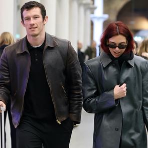 Ποιος είναι ο Callum Turner, ο αρραβωνιαστικός της Dua Lipa