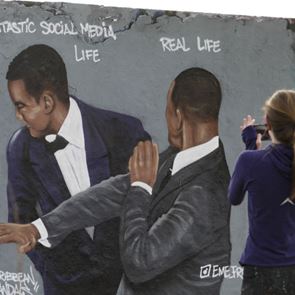 Το χαστούκι του Will Smith στα Όσκαρ γίνεται γκράφιτι στο Βερολίνο